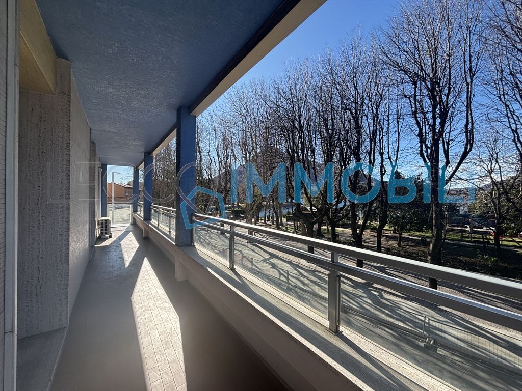 LA CASA CHE GUARDA IL LAGO