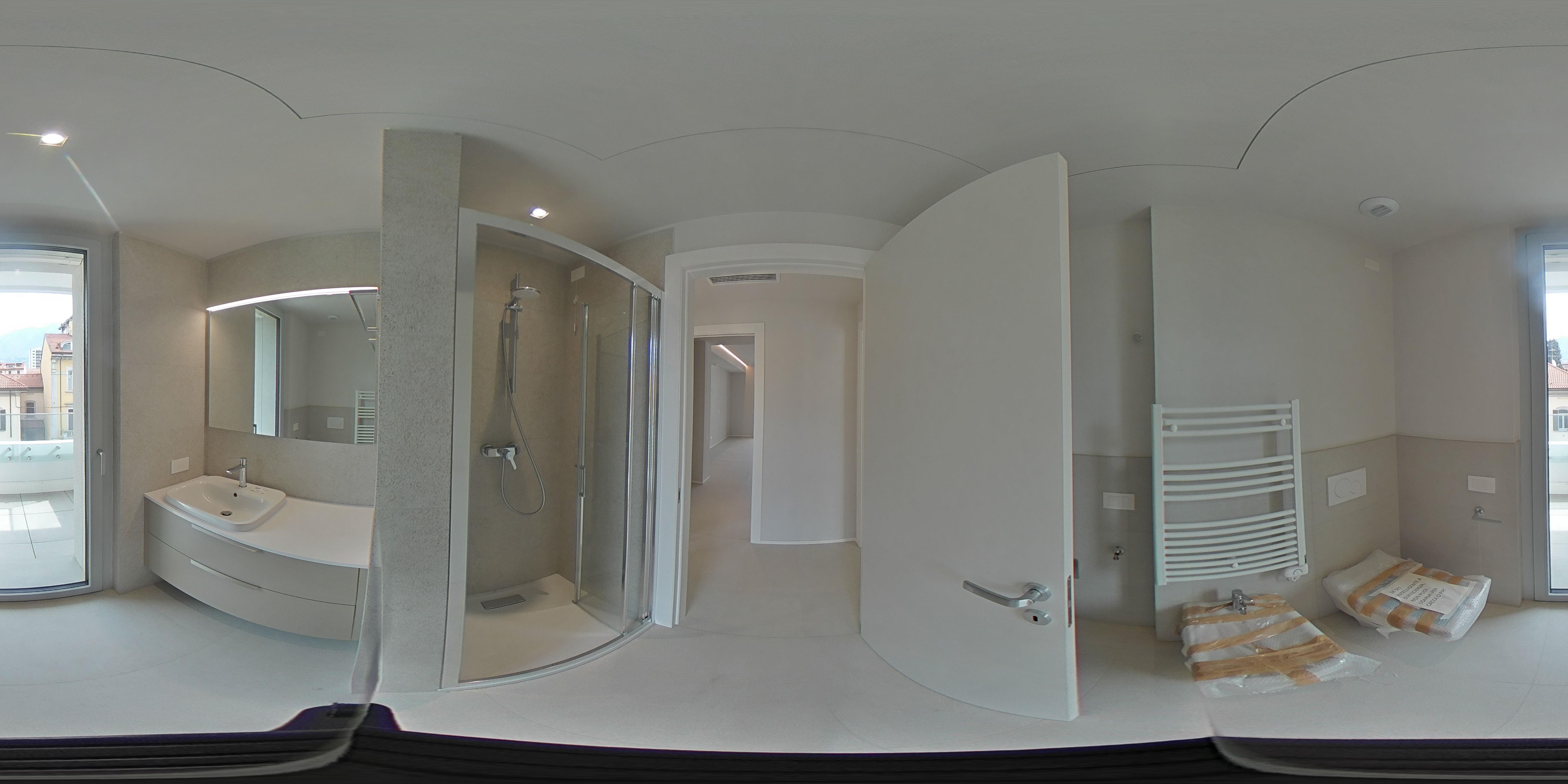 Bagno con balcone
